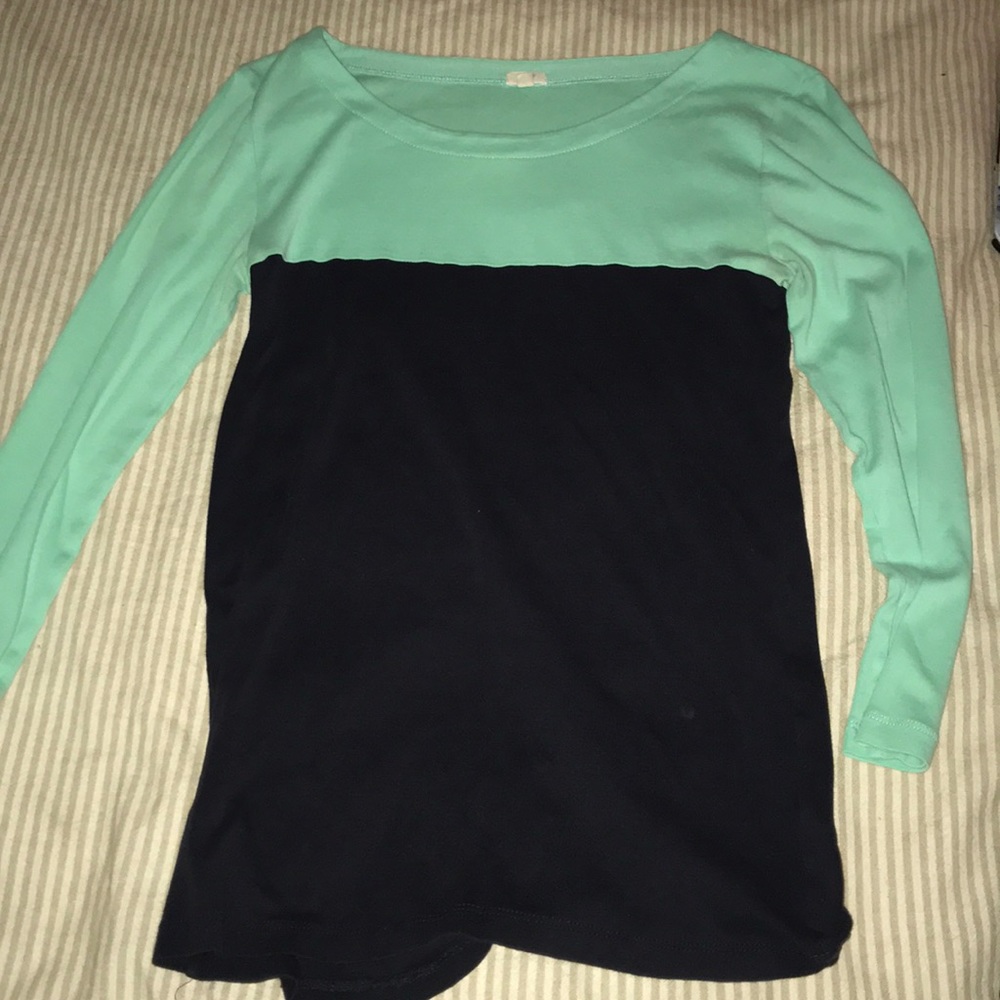Two toned 3/4 sleeve shirt